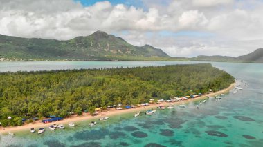 Mauritius, Benitiers Adası 'nın insansız hava aracı görüntüsü..
