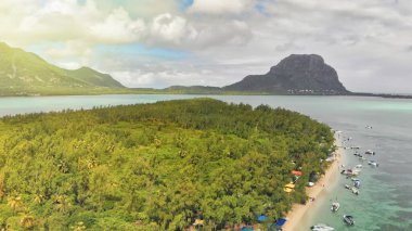 Mauritius, Benitiers Adası 'nın insansız hava aracı görüntüsü..