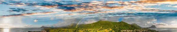 日没時のモーリシャス島のパノラマ空撮 — ストック写真