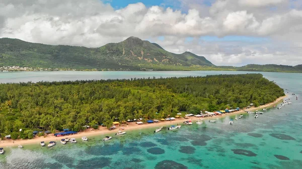 Mauritius, Benitiers Adası 'nın insansız hava aracı görüntüsü..