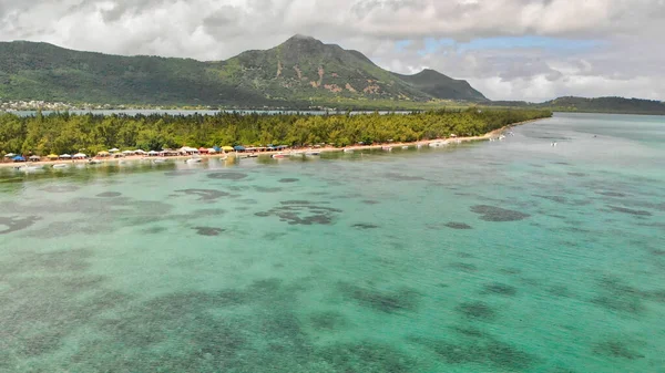 从毛里求斯Benitiers岛无人驾驶飞机俯瞰空中 — 图库照片