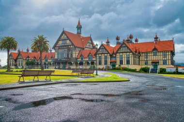 ROTORUA, NEW ZEALAND - 2 Eylül 2018 Rotorua Müzesi ünlü bir şehir simgesidir..