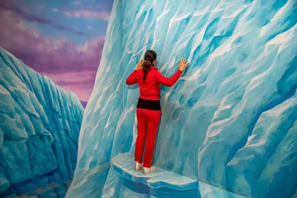 Back View Woman Climbing Ice Wall — Stock Photo, Image