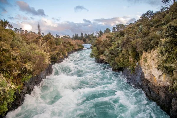 Мощные Водные Течения Huka Falls Таупо Новая Зеландия — стоковое фото
