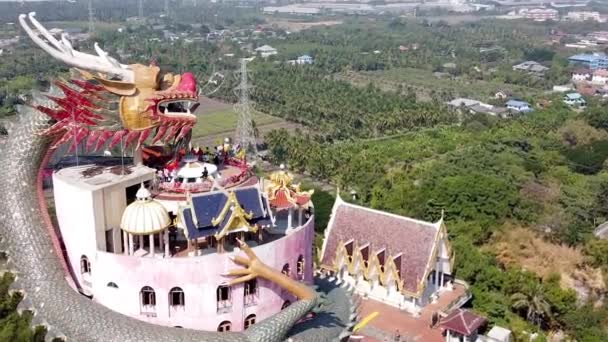 Templo del Dragón Wat Samphran cerca de Bangkok, Tailandia. Vista aérea aérea desde el dron — Vídeos de Stock