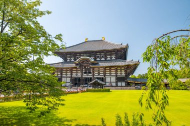 NARA, JAPONYA - 31 Mayıs 2016: Nara 'daki Todaiji Tapınağı büyük bir turistik ilgi odağı.