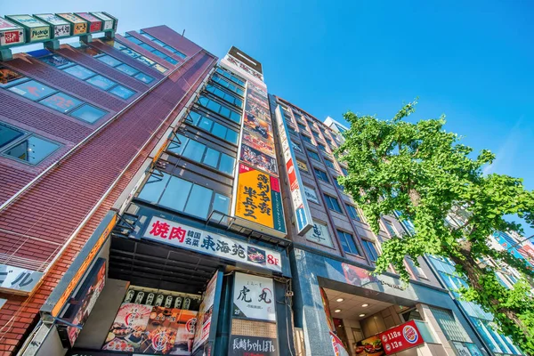 Tokio Japan Mai 2016 Moderne Farbenfrohe Gebäude Shinjuku Einem Sonnigen — Stockfoto