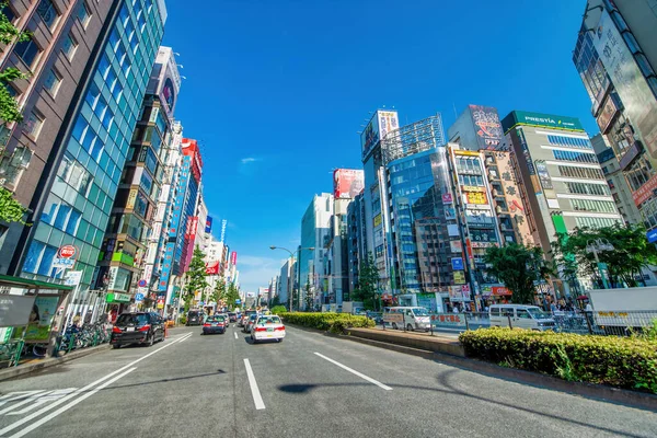 Токио Япония Мая 2016 Года Современные Красочные Здания Синдзюку Солнечный — стоковое фото