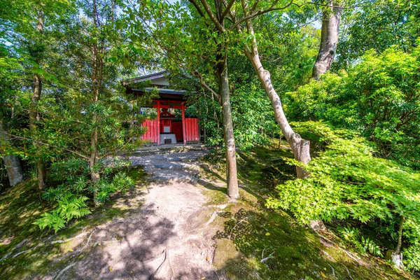 奈良の吉見山庭園は日本の茶店のある日本庭園の代表的な観光スポットです — ストック写真