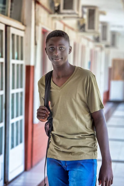 Feliz Adolescente Africano Regresando Escuela Regreso Concepto Escolar — Foto de Stock