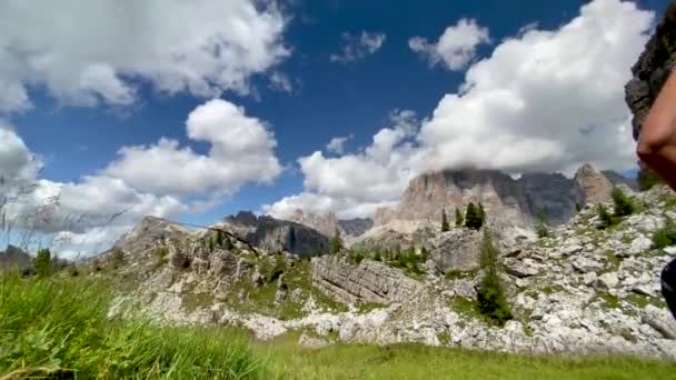 Time Lapse de nuages se déplaçant dans les montagnes de Dolomite, Italie — Video