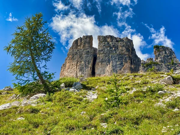 Fem Torn Italienska Alperna Cinque Torri Landskap Sommarsäsongen Dolomitbergen — Stockfoto