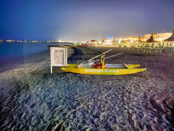 Pedalo Lehátka Krásné Pláži Noci — Stock fotografie