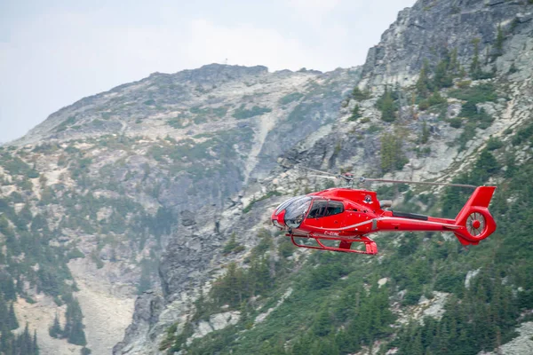 Whistler Canada Серпня 2017 Вертоліт Рятує Поранену Людину Гірському Сценарії — стокове фото