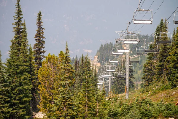 Kanada 'da yaz sezonunda Whistler Broirlift.