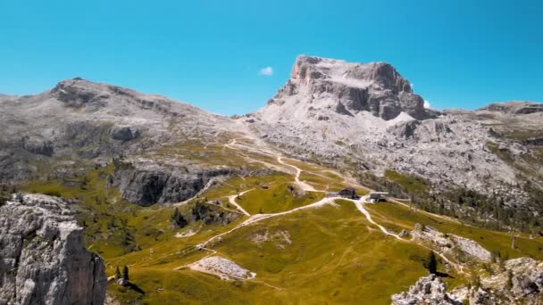 Increíble vista aérea de las montañas Dolomitas, Italia. Cinque Torri, Cinco torres — Vídeos de Stock