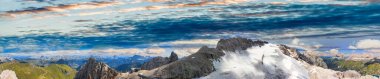 Marmolada, İtalyan Alpleri. Dolomite Dağı Tepeleri 'nin muhteşem yaz manzarası.
