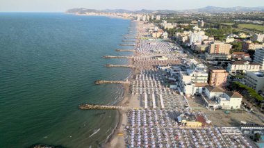 Misano Adriatico, İtalya. Yaz mevsiminde İHA 'dan hava görüntüsü.