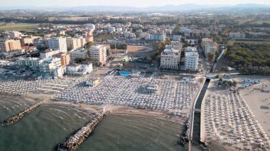 Misano Adriatico, İtalya. Yaz mevsiminde İHA 'dan hava görüntüsü.