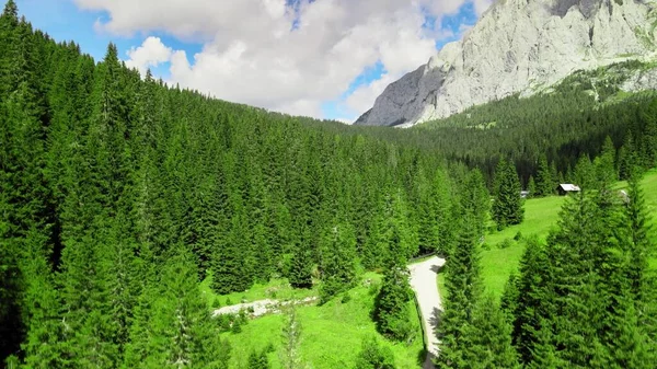 夏季意大利白云岩山脉的空中景观 Val Visdende和Peralba山 — 图库照片