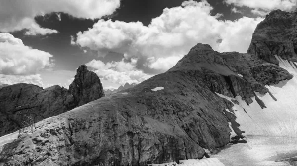 イタリアのマルモラーダからのドロマイト山脈の空の景色 — ストック写真