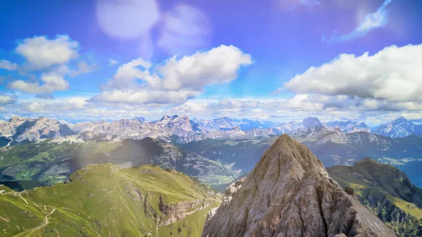 从意大利马尔莫拉达俯瞰白云石山脉 — 图库照片