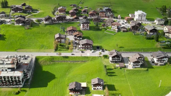 Increíble Vista Aérea Sappada Pequeña Ciudad Las Montañas Dolomitas Italia —  Fotos de Stock