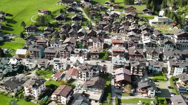 Increíble Vista Aérea Sappada Pequeña Ciudad Las Montañas Dolomitas Italia —  Fotos de Stock