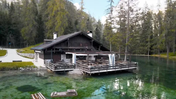 Dağ Gölü Boyunca Güzel Chalet Hava Manzarası Ghedina Gölü Cortina — Stok fotoğraf