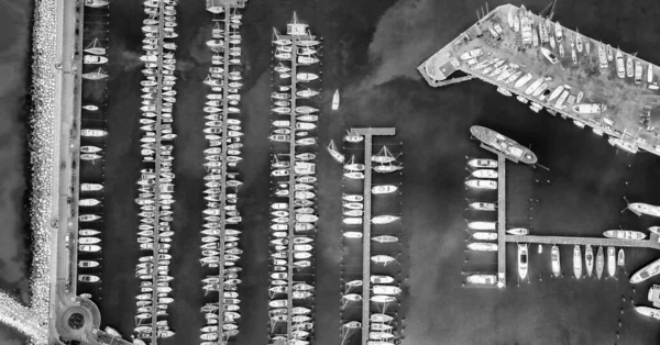 Вид Сверху Воздуха Небольшие Лодки Пристыкованные Порту Панорамный Вид Беспилотника — стоковое фото