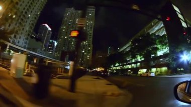 Pov, Miami Caddesi 'ndeki gece görüntülerini takip ediyor.