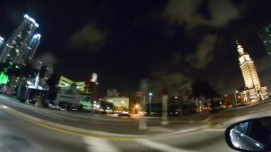 Pov, Miami Caddesi 'ndeki gece görüntülerini takip ediyor.