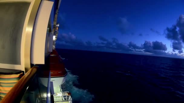 Alacakaranlık Vakti Yolcu Gemisinden Okyanusun Manzaralı Görüntüleri — Stok video