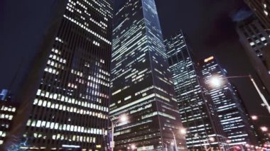 Manhattan şehir merkezinin gece hava görüntüsü