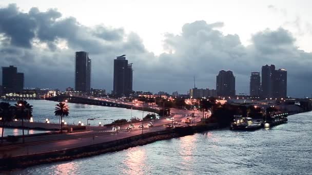 Skyline Miami Macarthur Causeway Riflessioni Sugli Edifici — Video Stock
