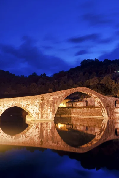 夜の悪魔橋 ルッカ イタリア — ストック写真