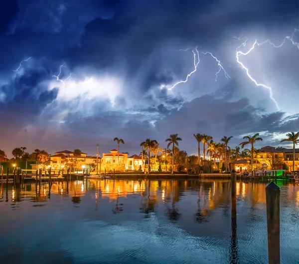 Budovy Boca Raton Podél Jezera Boca Raton Během Bouře Floridě — Stock fotografie