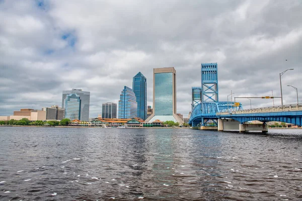 Jacksonville Mostem Alsop Drapaczami Chmur Pochmurny Dzień Floryda — Zdjęcie stockowe