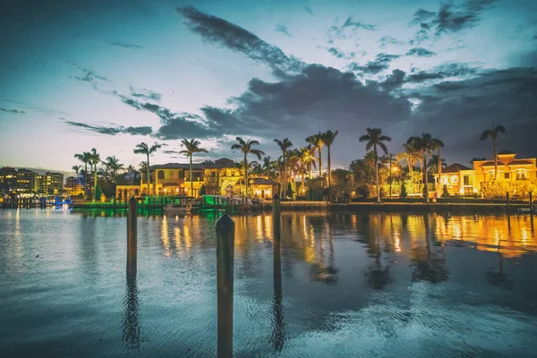 Boca Raton Byggnader Längs Boca Raton Sjön Vid Solnedgången Florida — Stockfoto