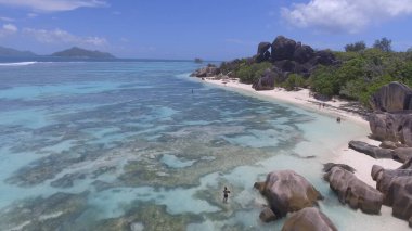 La Digue 'deki Anse Kaynak Argent, ünlü Seyşeller Sahili.