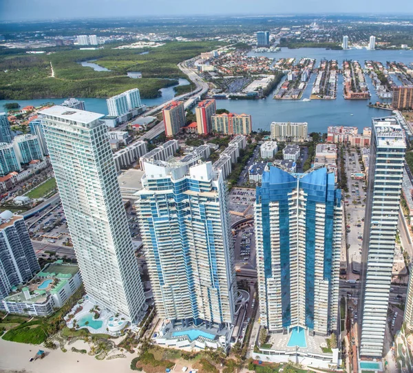 Flygfoto Över Miami Beach Med Strandlinje Och Skyskrapor — Stockfoto