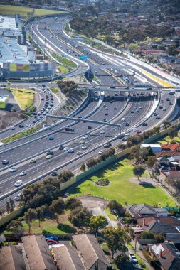 Avustralya eyaletler arası trafik, güneşli bir günde hava manzarası.
