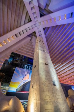 LAS VEGAS, NV - 27 Haziran 2019: Luxor Hotel modern yapısının iç mimarisi.