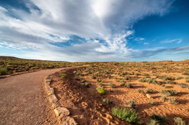 Arizona 'nın kırmızı engebeli yolu, ABD.