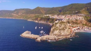 Tropea, Calabria kıyı şeridi. Yaz mevsiminde hava manzarası