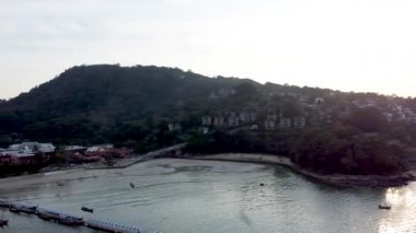 Patong Sahili ve Phuket şehir manzarası gün batımında, Tayland