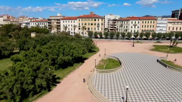 Úžasný letecký výhled na Livorno a Mascagni Terrace, známé město Toskánsko — Stock video