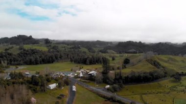 Waitomo tepeleri panoramik hava manzarası, Yeni Zelanda