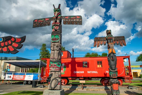 Duncan Canada August 2017 Totems Front Train Station Summer Afternoon — Stock Photo, Image