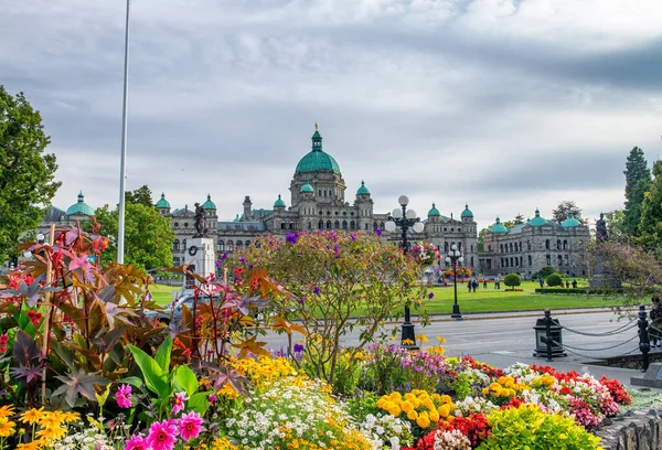 Assemblea Legislativa Della Columbia Britannica Giardini Del Parlamento Con Fiori — Foto Stock